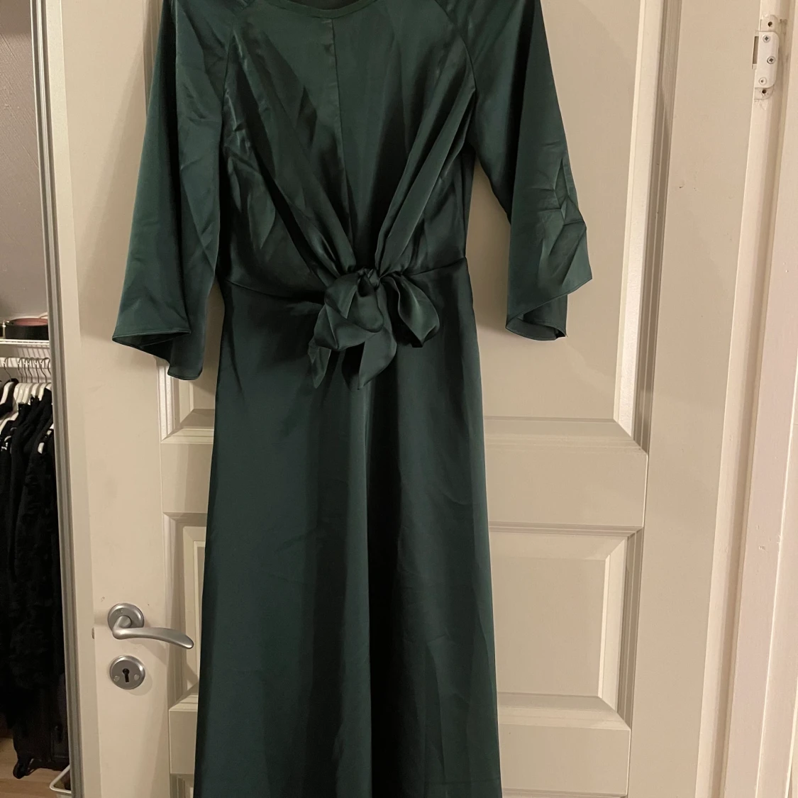 Mörkgrön satinklänning - 91