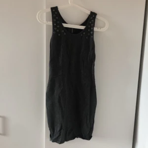 38 grå kläning - 71%viskos 29%polyster