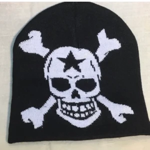 Döskalle mössa - Skit ball och skön döskalle mössa!  frakt tillkommer med 30kr