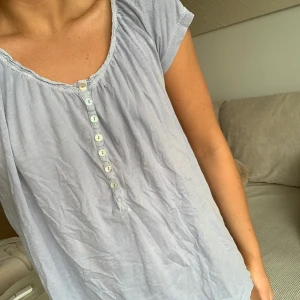 T-shirt  - Använd en gång, nyskick 