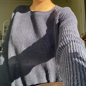 Hilfiger tröja - Marinblå hilfigertröja i storlek M, jag är vanligtvis en S! Frakt tillkommer💞💞