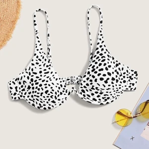 Shein bikini - Super fin shein bikini tyvärr för liten då den är i S köptes för 60kr tänker mig 30kr 💖