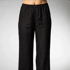 Linnebyxor - Hello💗säljer den här linnebyxan i storlek 38. Budgivning. Ledande bud ligger 250kr.