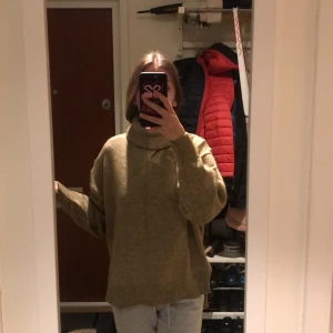 Hm tröja  - Fin tröja, helt ny, har aldrig använt den, den är från hm jätte skön material❤️