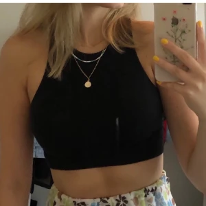 svart topp - ribbad svart topp som endast är testad!🤎