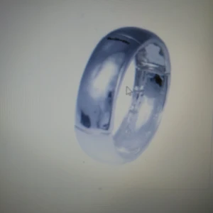 Armband från Bud to Rose (Vanja Plain Large)  - Säljer ut smycken från Bud to Rose från en konkursutförsäljning. Allting säljes för ca 70% av ordinarie pris. Allt kommer från från en butik som tvingats stänga. Så helt nya smycken för 70% av ordinarie pris. Priset som står på varan här inne gäller. Varan skickas mot fraktkostnad, kollar upp summa för detta efter hand som ni beställer då många beställer mer än en sak och då blir priset annorlunda. Betalning via swish. Bild lånad från Bud to Rose. 