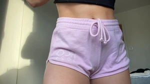 Rosa mjukisshorts - Mjukisshorts från hollister, använd ett fåtal gånger. Köparen står för frakten💗