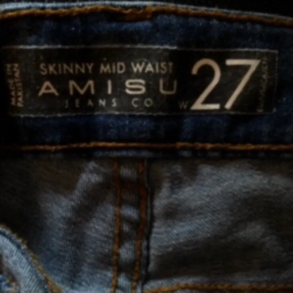 Jeans från Amisu, normalmidjade/mid waist i storlek XS men passar mig som har strl S/M! Sjukt fina men kommer tyvärr inte till användning. Jeans & Byxor.