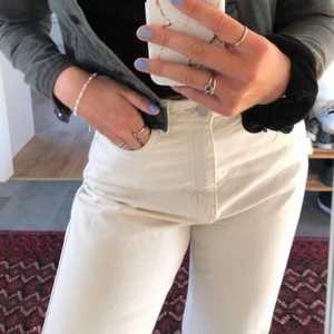 Weekday Rowe Jeans - Supersnygga jeans från weekday i modellen Rowe, men som tyvärr inte kommer till användning💗💗 Skriv privat för fler bilder(: