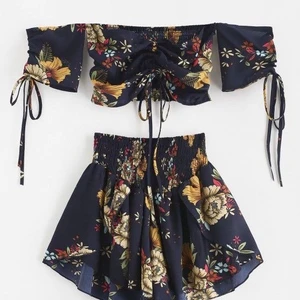 ZAFUL set shorts och topp - Säljer detta superfina helt oanvända set från ZAFUL med en topp och shorts. Stl S. 