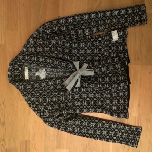 Odd Molly kofta - Sparsamt använd odd Molly kofta! Koftan är i Minsta storleken de säljer alltså 0! Väldigt bra skick!