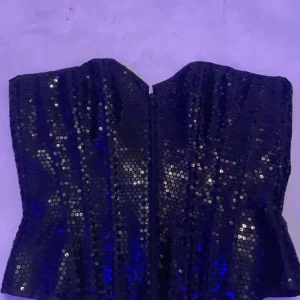 Svartpaljett korsett - Använd någon gång men passar ej längre, strl.M (40/42) 