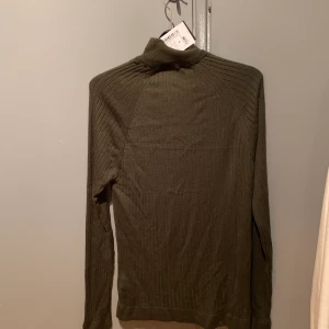 Tröja  - Helt oanvänd stickad tröja! Köparen står för frakten:)