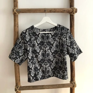 Mönstrad topp - Helt ny 🙂