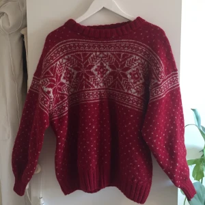 Stickad tröja - Riktigt tjock stickad tröja. 