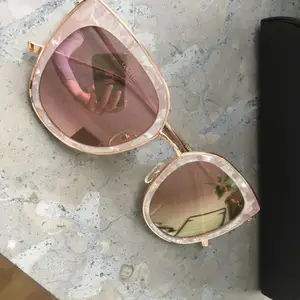 Cute pink sunglasses. Good condition. 