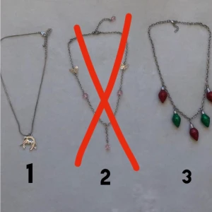 Halsband - ❗️❌halsband 2 & 3 är såld❌❗️ Säljer 3 olika halsband. För mer information eller fler bilder skriv till mig i dm✨ 15 kr/st eller 30 kr för alla 3 halsband✨ 