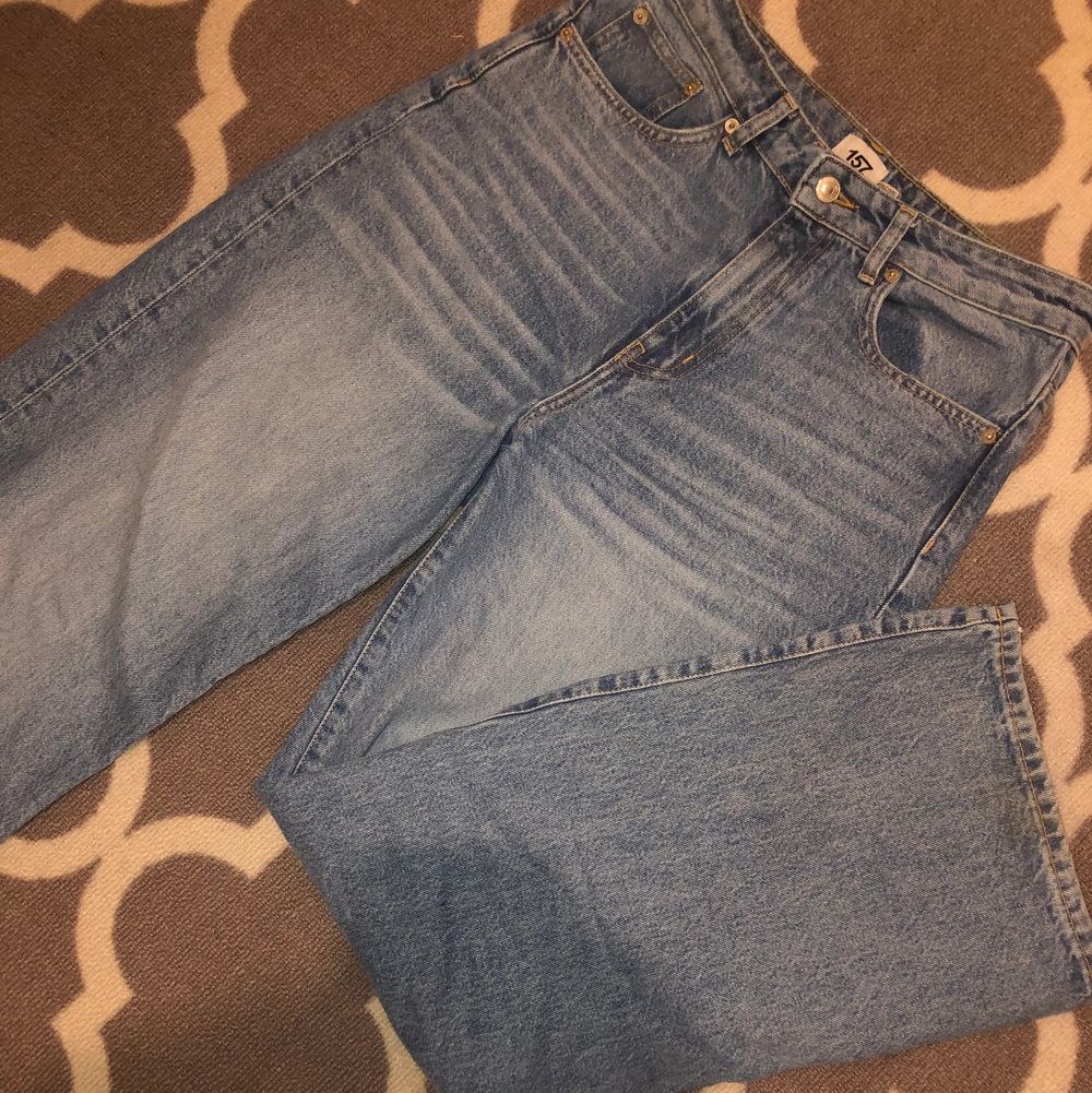 Jättefina jeans som jag tyvärr köpte i fel storlek. Använda endast några gånger.❗️frakt tillkommer❗️. Jeans & Byxor.
