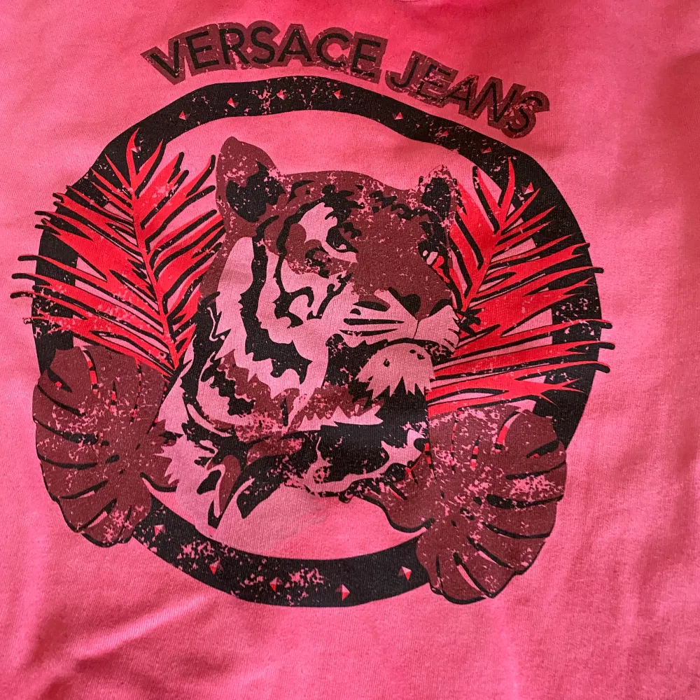 En äkta Versace tröja aldrig aldrig använd fel i färg vid beställning . Tröjor & Koftor.