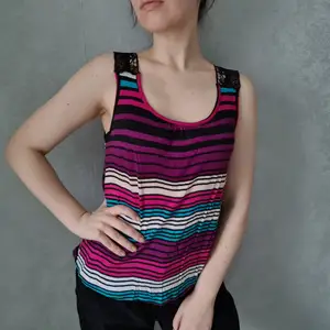 Super comfy top, shorter in the front and longer in the back. The back has lace ish cutouts. Super stretchy and flows. Only used once!
