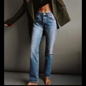 Dessa populära jeans från ZARA slutsålda i många storlekar. 🤍🧚🏼‍♀️