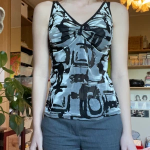 dolce&gabbana linne - Intressekoll på detta sjukt fina helt nya dolce&gabbana linnet. Storlek XL men passar mindre storlekar också (jag har storlek s) Frakt tillkommer 💘