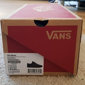 Helt nya skor storlek 40 - Svarta Vans helt nya, som vi säljer 