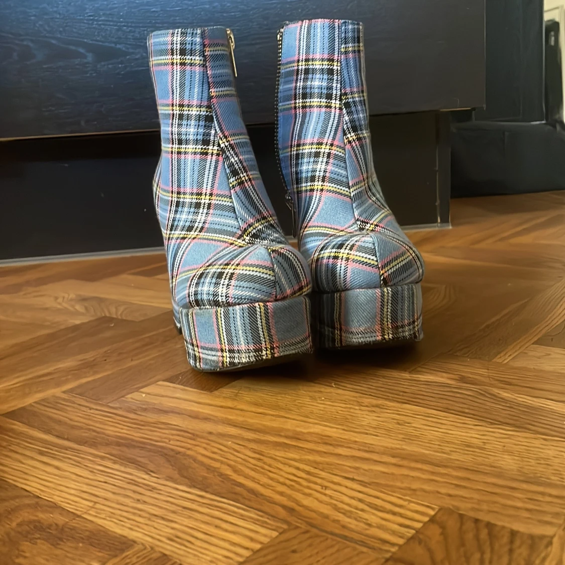 Rutiga klackar från dolls kill - 90