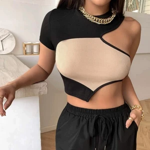 Halv Off Shoulder - En halv off shoulder topp.  Storlek S. Aldrig använd. Från Shein