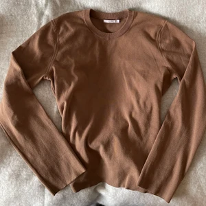 Beige stickad från Wera  - Hej! Jag säljer en så fin beige stickad tröja från Wera Stockholm ☁️☁️☁️ Aldrig använd 