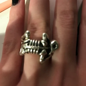 Ring - Jättefin, justerbar💕frakt kostar 12 kr!!💕