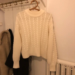 Monki- tröja 🌻 - Ljuvlig tröja från Monki - så skönt material och varm ✨storlek L men känns mer som S/M ✨