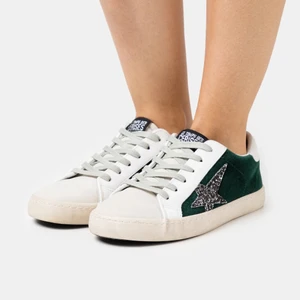 Le temps des ceri - Slutsålda Le temp, använda fåtal gånger❤️‍🩹 liknar Golden goose. Nyskick, köpte för 629kr på Zalando. Storlek 39