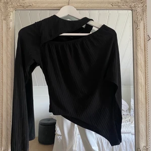 Fina bodys - Ingen av dom är använda. Båda passar mig som bär S. Båda för 100 eller 60kr/st