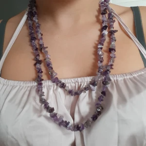 Ametist halsband  - Fint halsband, nästan alldrig använd (säljer tröjan också)