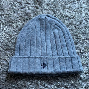 Mössa - Mössa från Morris i modellen Baron beanie i en grå färg. Aldrig använd, med lappen kvar! 50% Ull 50% bomull. Nypris 699kr