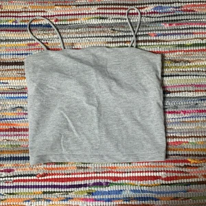 Grått gina tricot linne 🤍 - Har haft denna linnet ganska länge men har inte använda det alls. Frakten ingår i priset ❤️‍🔥