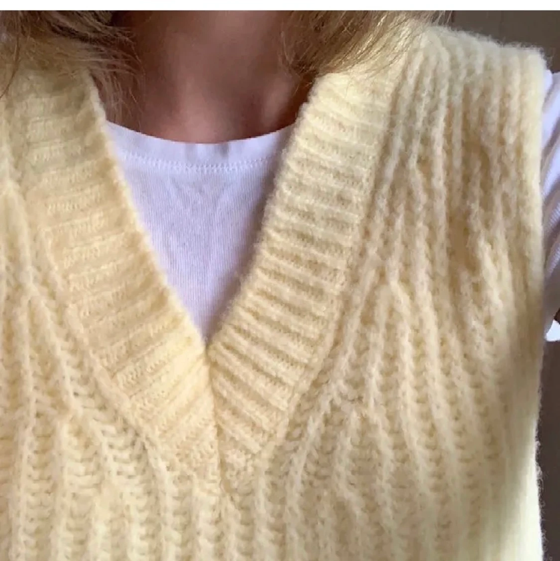 Stickad väst från DesignbySi - 90