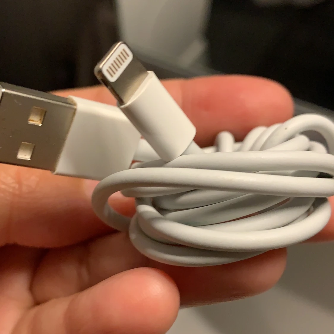 En Vit iPhone Sladd 🔌 📱  - 91