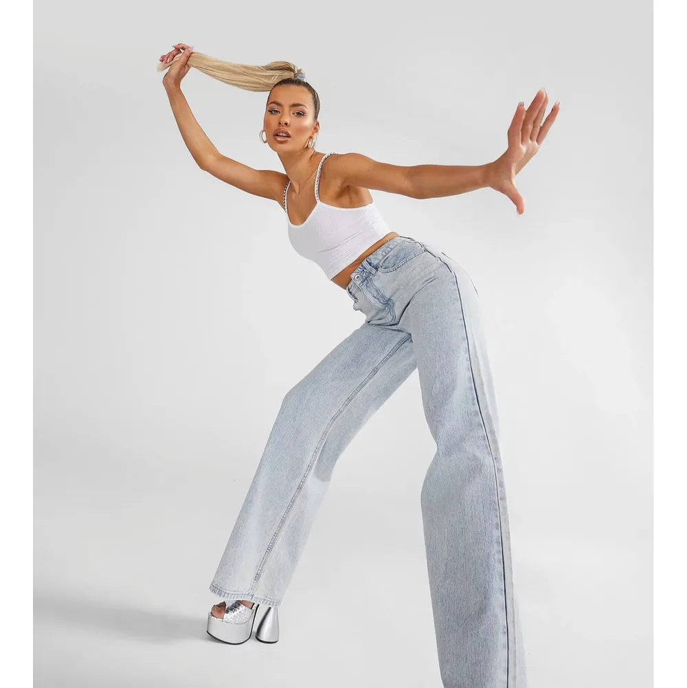Ett par jeans från booho som jag nu säljer för att dem är för stora och jag hann inte skicka tbx dem, dem är i storlek 44, skriv privat för fler bilder. Jeans & Byxor.
