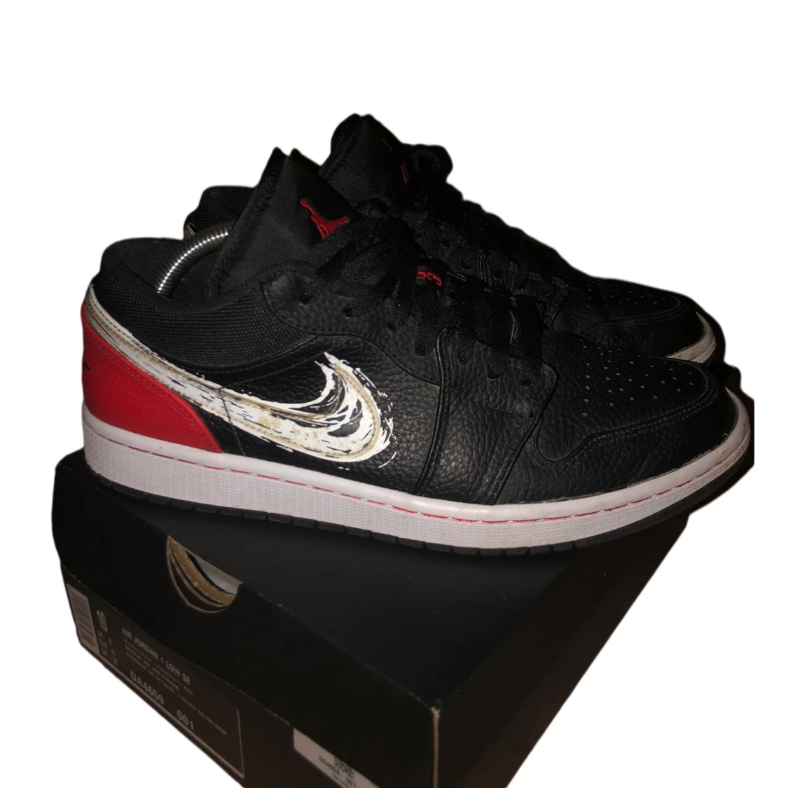 Air Jordan 1 Low 'Brushstroke Swoosh Black Red
