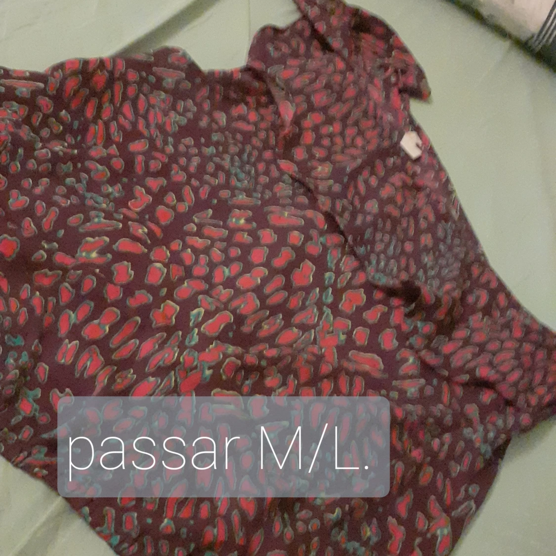 M/L. En-ärmig och valongslinne, *FB-sister. 