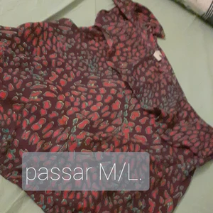 M/L. En-ärmig och valongslinne, *FB-sister.  - Superfin. Alltså den var WOW och skrek pingla om mig mina gymnasietider, '11- '14. Den förtjänar att bäras av minst sagt en annan vacker tös och som älskar färgerna lika, rosa och grön. Säljes, 11 SEK. Nedsatt med 70% från inköpspriset: 35 SEK. 