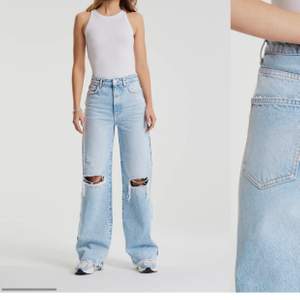 Superfina Idun Wide Jeans från Gina. Endast använda 1-2 gånger vid kortare tillfällen, så nästan som helt nya! Säljes endast då de tyvärr är förstora för mig 💕 