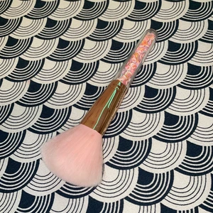 Sminkborste - Sminkborste,pärlorinutti,inte använd