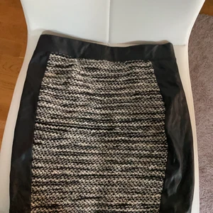 Hm - Xs skin imitation och stickad tajt kjol 