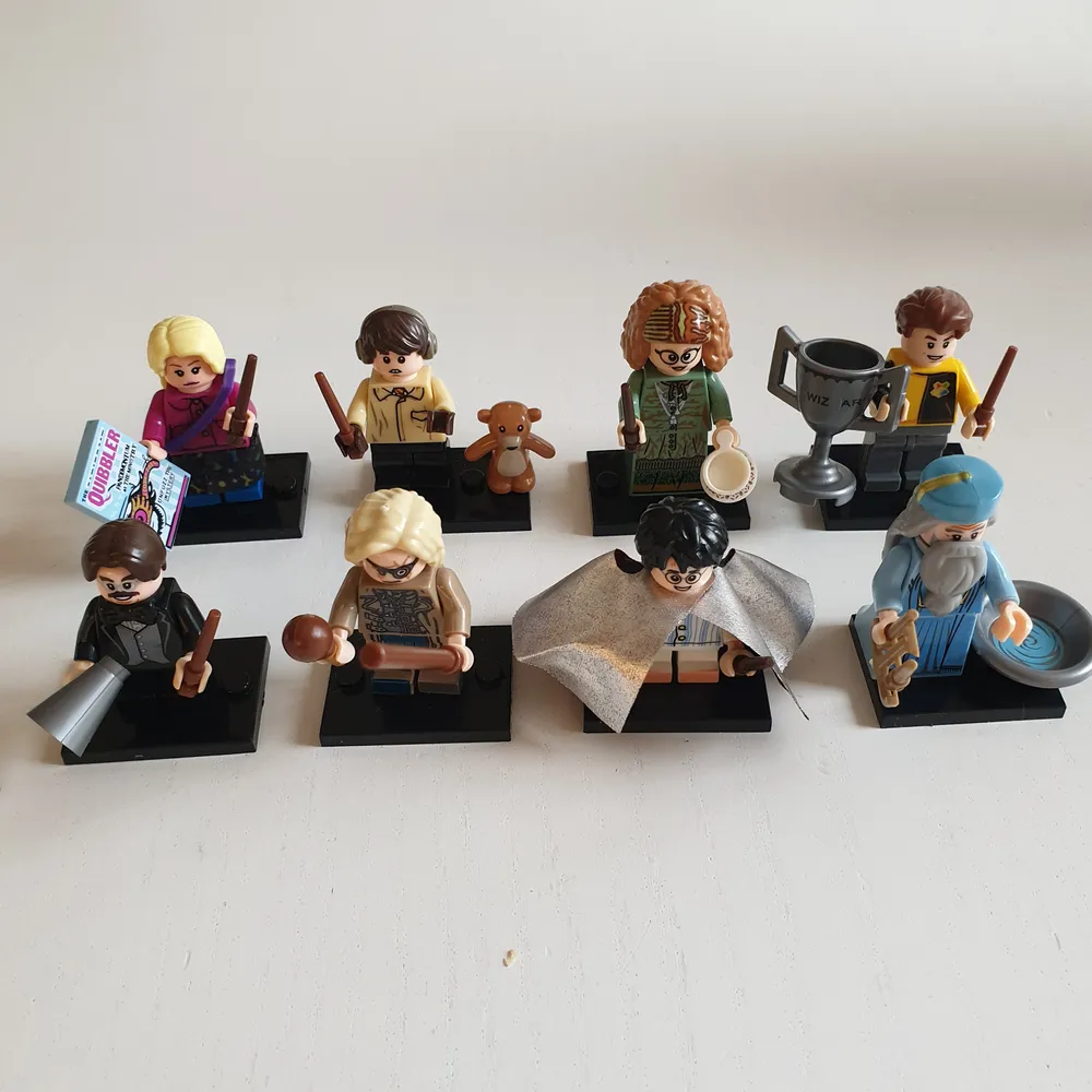 8st minifigurer av karaktärer från Harry Potter filmerna. Allt I bilden ingår I köpet. Tillverkad av WM Blocks och kompatibel med andra marknadsledande tillverkare av klossar . Övrigt.