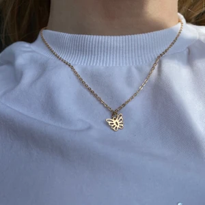 Handgjort halsband  - GRATIS FRAKT✨ @bladhsmycken på Instagram 