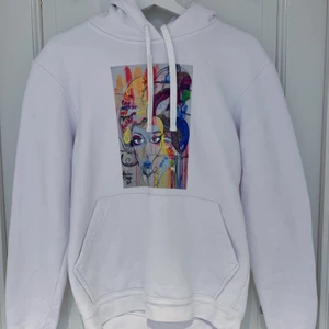 The cool Elephant hoodie  - Snygg och mysig hoodie. Endast använd 1-2 ggr. Som ny. ❤️❤️ (Kan få direkt för 300 kr) Köparen står för frakten och jag kan mötas upp. Och pris kan diskuteras! (Köpt för ca 600 kr) 