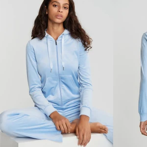 Gina Tricot Set - Säljer nu mitt gina set då jag aldrig använder det tyvärr. Byxorna är i Stl M men de är en aning krympta och tröjan är i XS💘